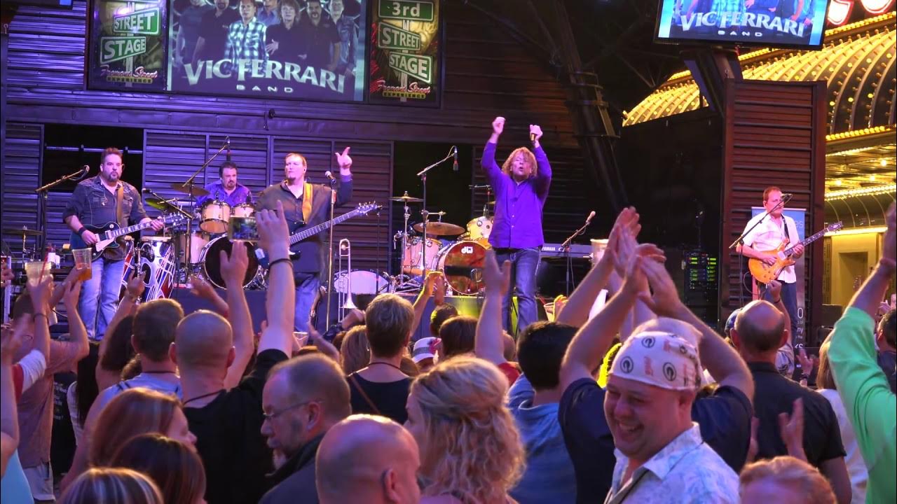 Vic Ferrari Band'Shoot To Thrill'Fremont Street, Las Vegas YouTube