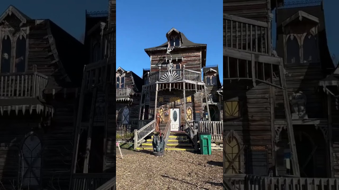 Would YOU enter this Haunted House???  ☠️😱🎃 #spookyseason #shorts #halloween #hauntedhouse