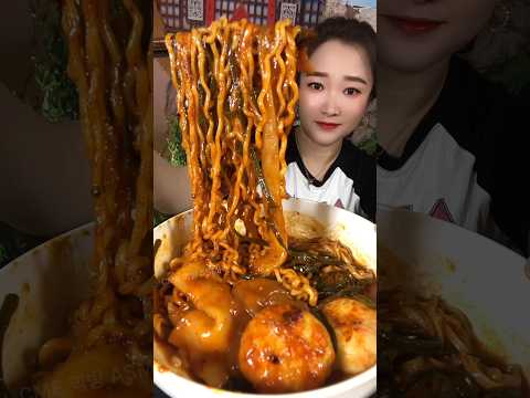 This Huge Noodle Lift Is <strong>So</strong> Satisfying! ASMR Mukbang #shorts