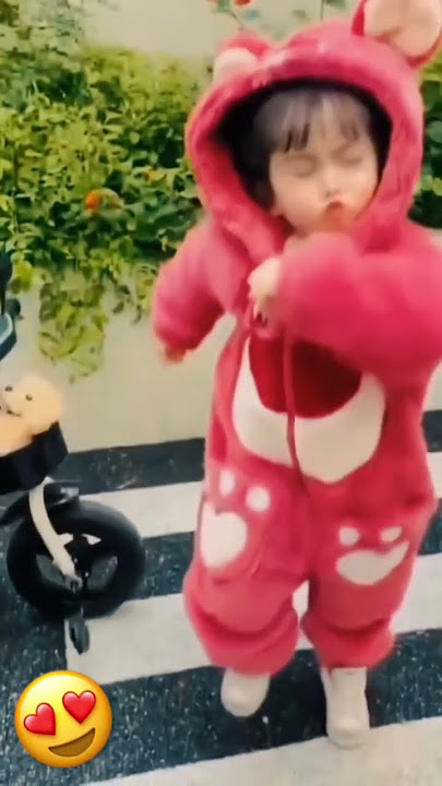 batiyan bujhai rakhdi little girl