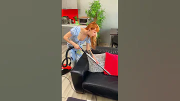 أوقف المكنسة واستمتع بالضحك 