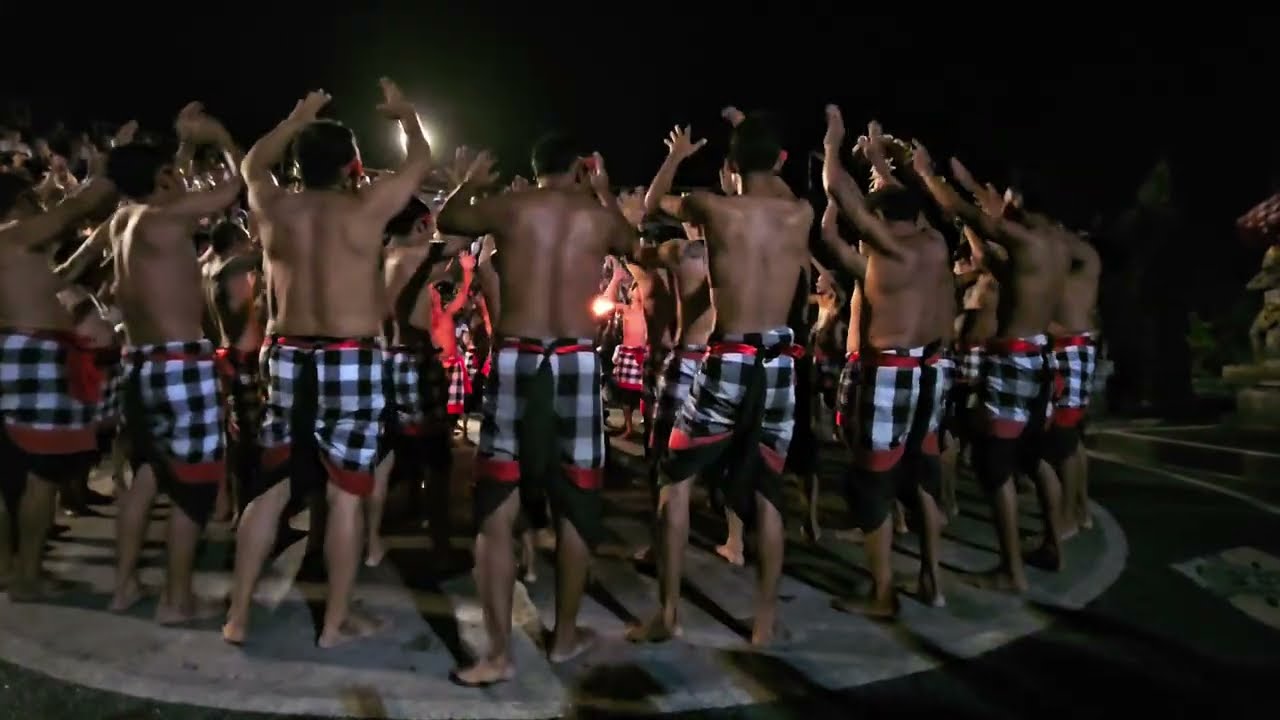 Uluwatu Temple (Bali 🇮🇩)  | Sunset Kecak Fire Dance Show - Part 1