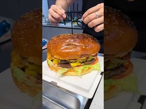 would u eat this giant burger ? #shorts #burger #hungry