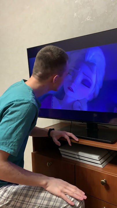 I wanted to kiss Elsa 😂 #shorts #funny