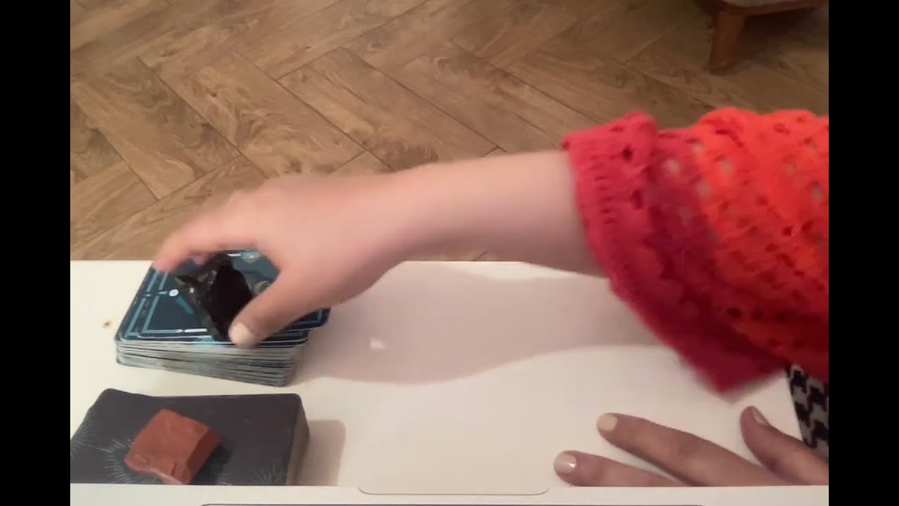 يستسلم يضعف بتشوف دموعه🥲 بنفسك بتحس بوجعه وندمه وقهرته فى بعدك عنه هيموت عشان يشوفك تانى