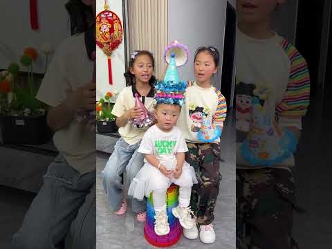 هناك المزيد والمزيد من قبعات أعياد الميلاد للأطفال