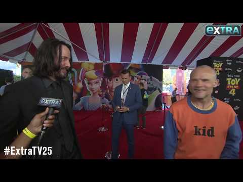 watch-keanu-reeves-&-flea-have-a-‘my-own-private-idaho’-reunion-at-‘toy-story-4’-premiere