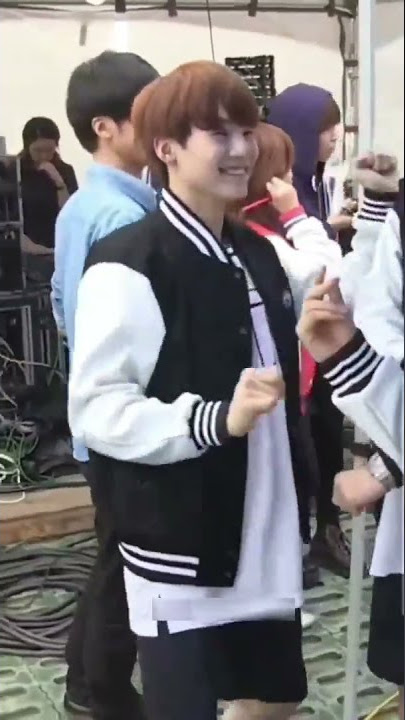 Suga jogetnya enak bet 💜🐱😂