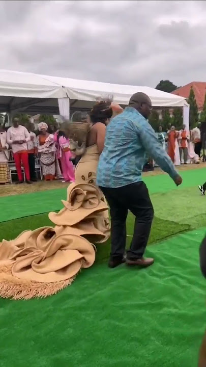 Quand papa décide de rentrer avec sa fille 😊#Gabon#Mariagecoutumier#mariagegabonais#africanwedding