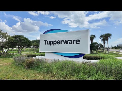 Goodbye To Tupperware - End Of An Era / Exploring The Closed World Headquarters & My Family Memories