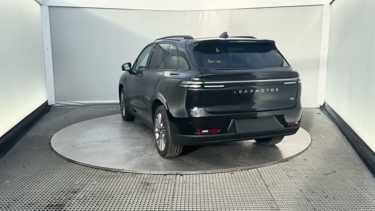 LeapMotor C10 Black Walk Around