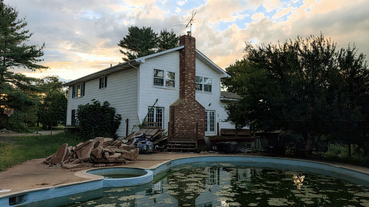 Exploring ABANDONED NEIGHBORHOOD With 30 Mansions | WHERE Did Everyone Go??