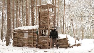 Bushcraft Camp in the Snow  Fire, Shelter, Axe, Cooking Fish