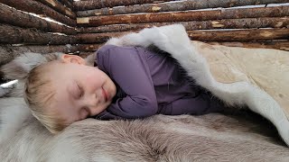 Winter Camping in our Bushcraft Bunkbed Shelter (Roasting King Crabs over the Fire)