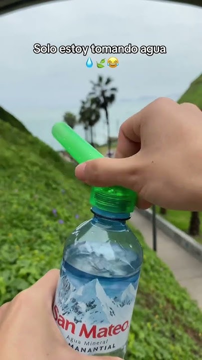 Solo estoy tomando agua 💧😂 - YouTube