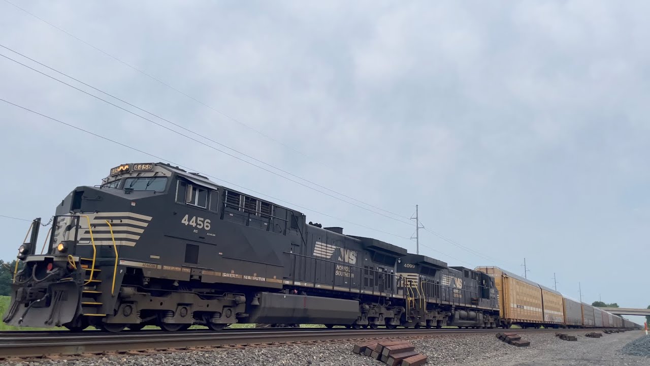 Ns Auto Rack New NS auto rack passes Rolling Prairie - YouTube