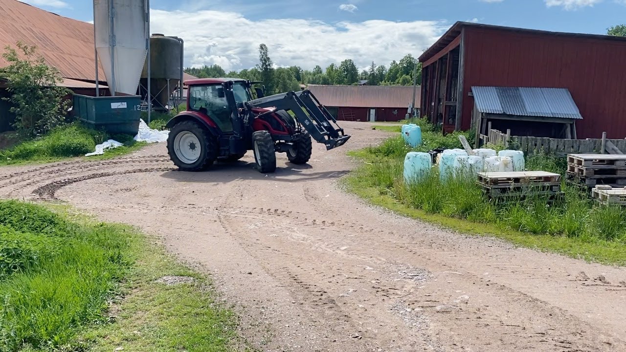 Köp Traktor Valtra N124 med lastare  på Klaravik