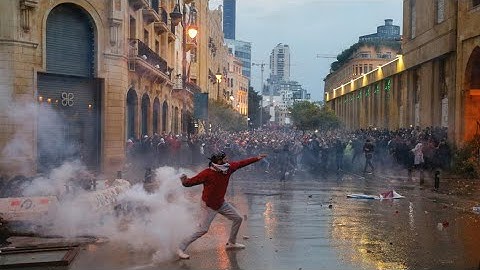 Hundreds wounded as Lebanese protesters clash with security forces