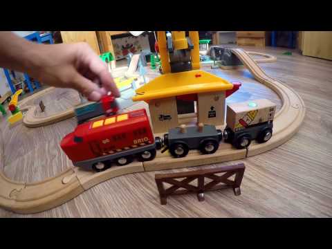 Railway Brio, детская железная дорога Брио, играем поездом краном Брио и машинками.