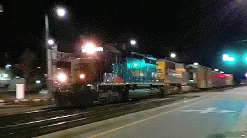 CSX EMDs Ex-C&O SD40-2 #8387 & Ex-CR SD70MAC 4576 at Notch 6 lead Q401-28 sounding good