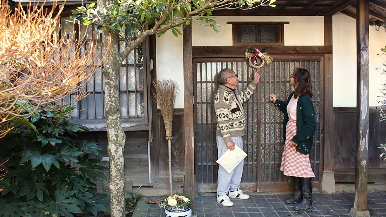 End of the year in an old house/Cleaning, warm soup made with