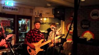 Download Lagu Kisjeskearls / alle buren ok de meister en de pastoor MP3 Download Lagu Kisjeskearls / alle buren ok de meister en de pastoor MP3