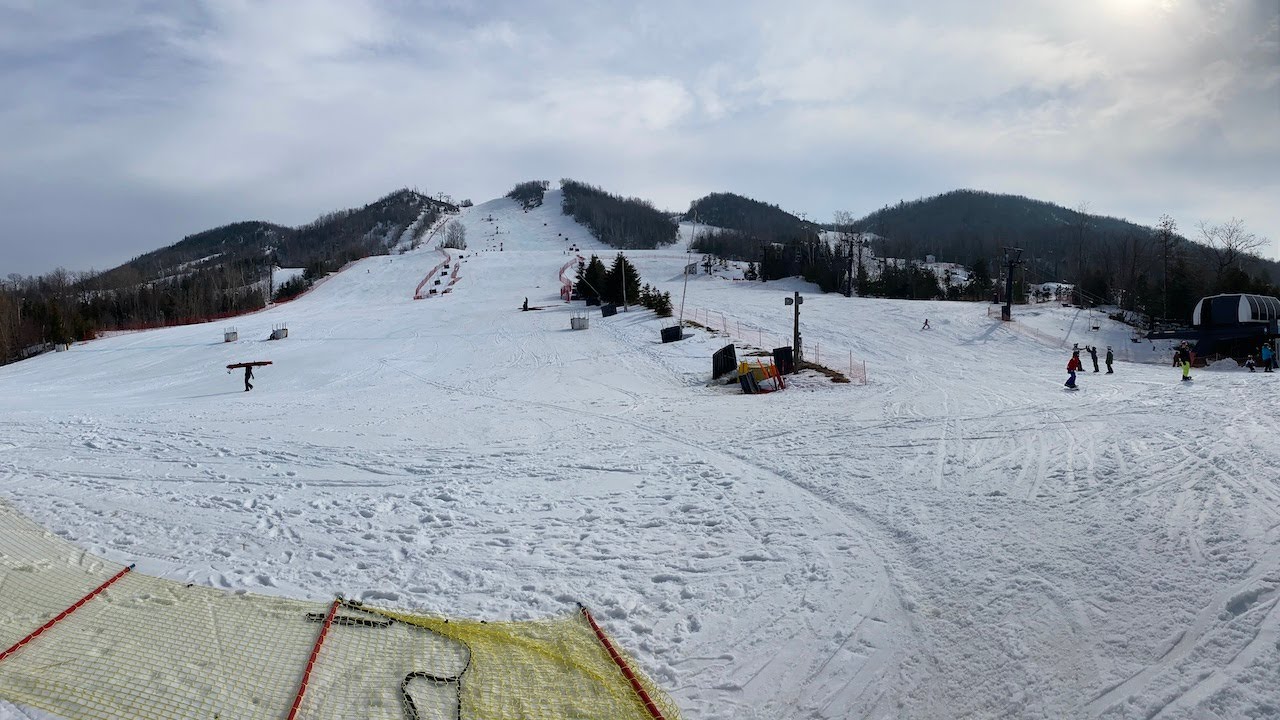 Georgian Peaks Ski Club, Thornbury, Ontario, Canada. Wednesday, March ...