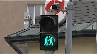 В Вене перед "Евровидением" установили "гей-лесби-светофоры" В Вене перед "Евровидением" установили "гей-лесби-светофоры"