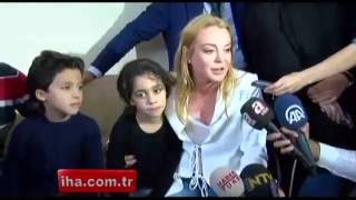 Hollywood yıldızı Lindsay Lohan'dan Sultanbeyli'de Suriyeli Aile ziyareti Hollywood yıldızı Lindsay Lohan'dan Sultanbeyli'de Suriyeli Aile ziyareti