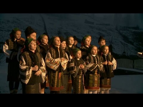 Ansamblul „Bistriţa Aurie” din Ciocăneşti - Colind din Bucovina (@Exclusiv în România)