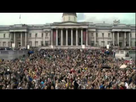Beatles - Hey Jude In Trafalgar Square Londres