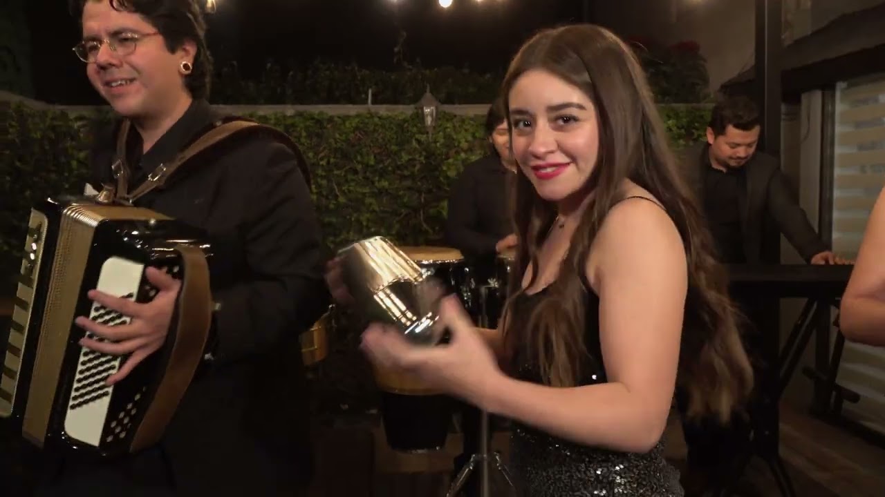 Cumbia Roach - Quiero saber de ti ( Video Oficial )