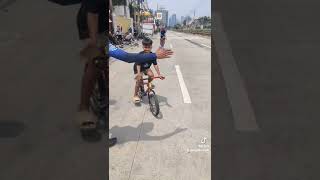 spotted sa Mandaluyong ang galing nya mag skid oh🤩🚴🎉 #fixie #fixedgear #shorts screenshot 3