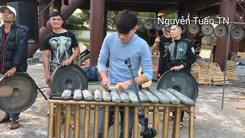 Hòa tấu happy new year cùng nhạc cụ tây nguyên cực chất