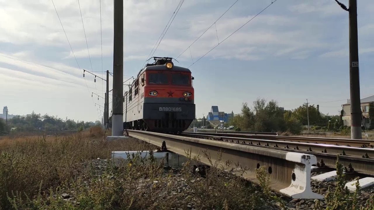 Поезд снизу