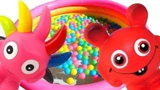 Babblarna badar i poolen  - Babblarna badar i bollhav - Lek och lär dig färger med Babblarna