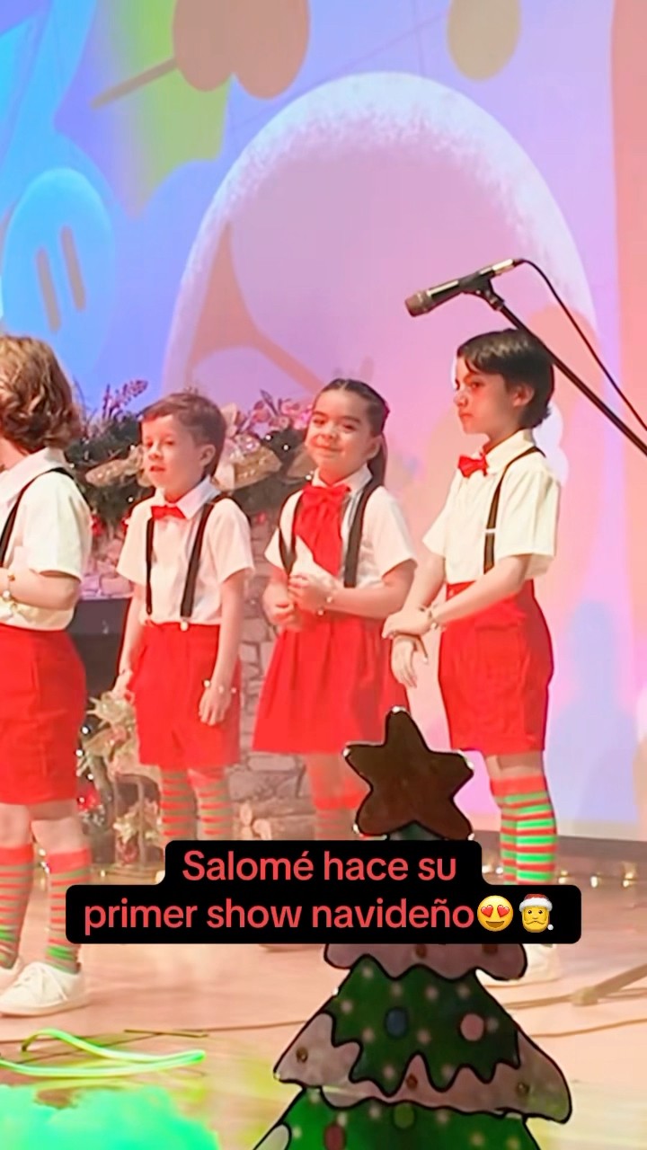 Asi fue el primer SHOW navideño de SALOMÉ??