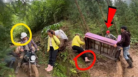 Mudslide Chaos on the Mountain Trail! 😱🚜 | Impossible Rescue Mission”