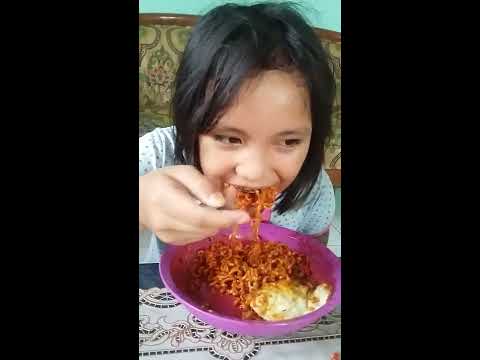 Anak 9 tahun makan samyang+20 cabe # samyang challenge #keluarga pemakan pedis