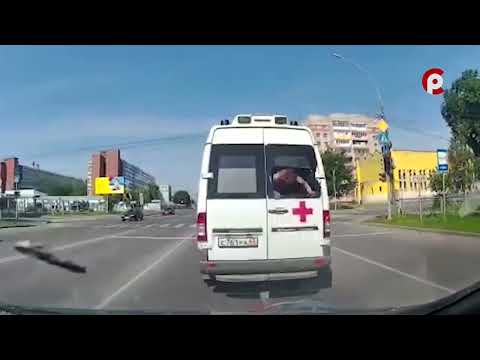Пациент сбежал от психбригады из машины скорой помощи в Вологде