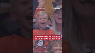 Adorable 4-year-old 🤝 Jumbotron