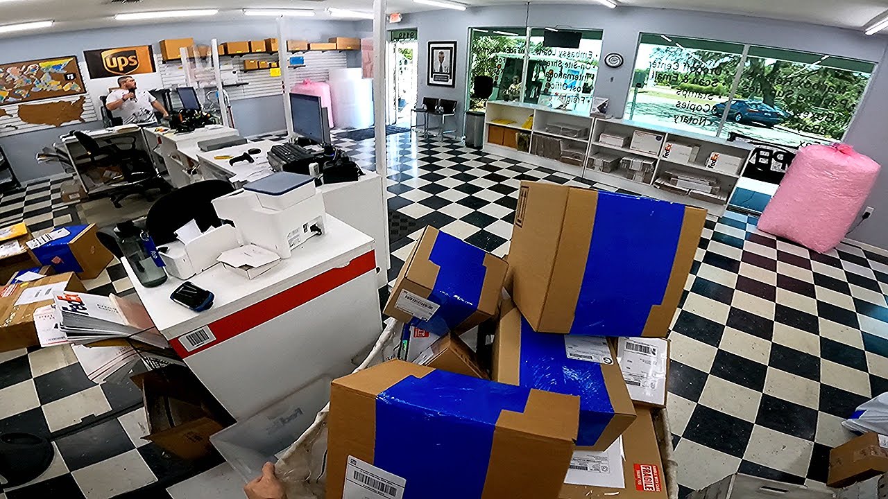 BUSY end of the week in UPS / Fedex shipping center