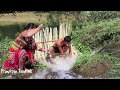Skills fish traps catch fish on the waterfall line and Cooking grilled fish