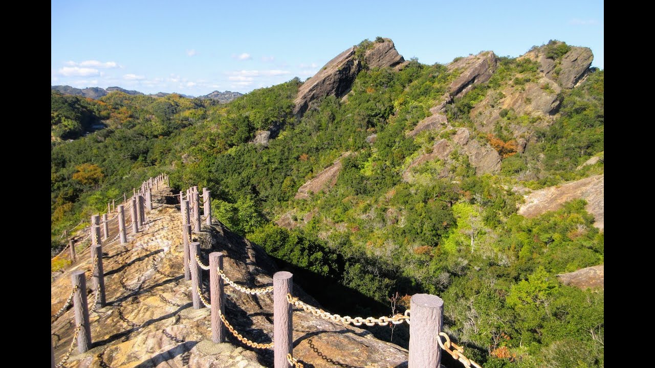 ひき岩群　岩峰連なる低山の散策路