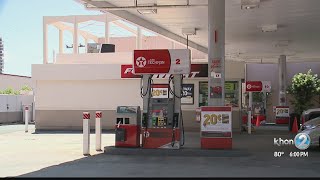 Woman robbed while trying to pump gas at busy gas station