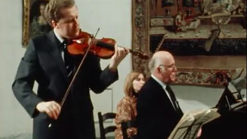Oleg Kagan & Sviatoslav Richter play Mozart Violin...