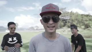 Download lagu FIVESTAR NOBAR NONA BATU MERAH OFFICIAL MUSIC VIDEO FIVESTAR NOBAR NONA BATU MERAH OFFICIAL MUSIC VIDEO