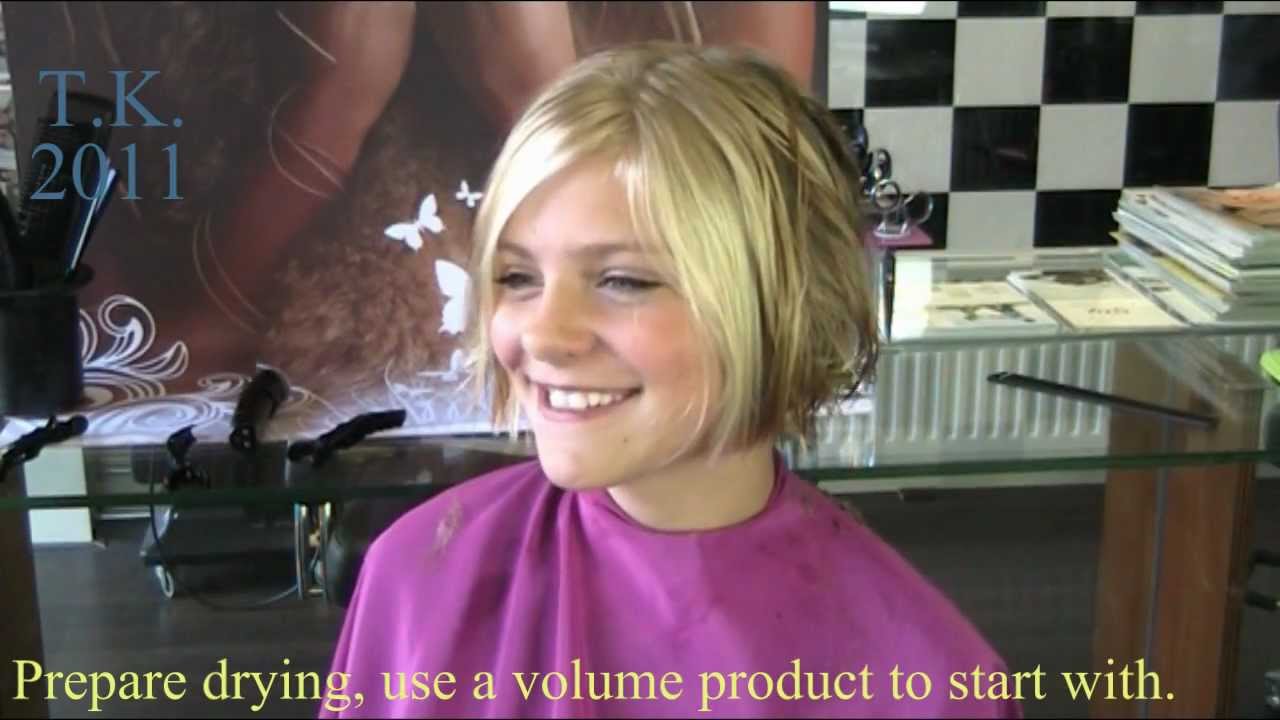 ROMIE DONATES HER HAIR TO K.W.F.CANCER CONTROL. by Theo Knoop 2011