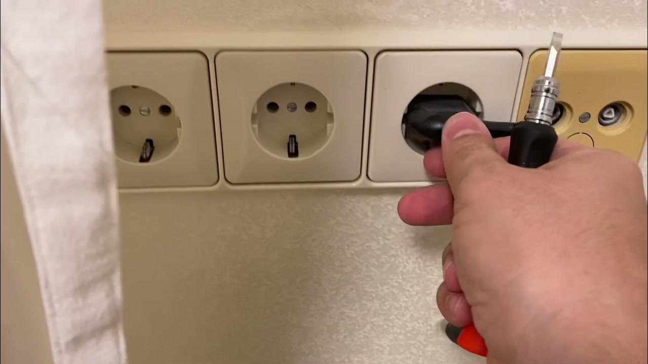 Как снимать пластиковые розетки