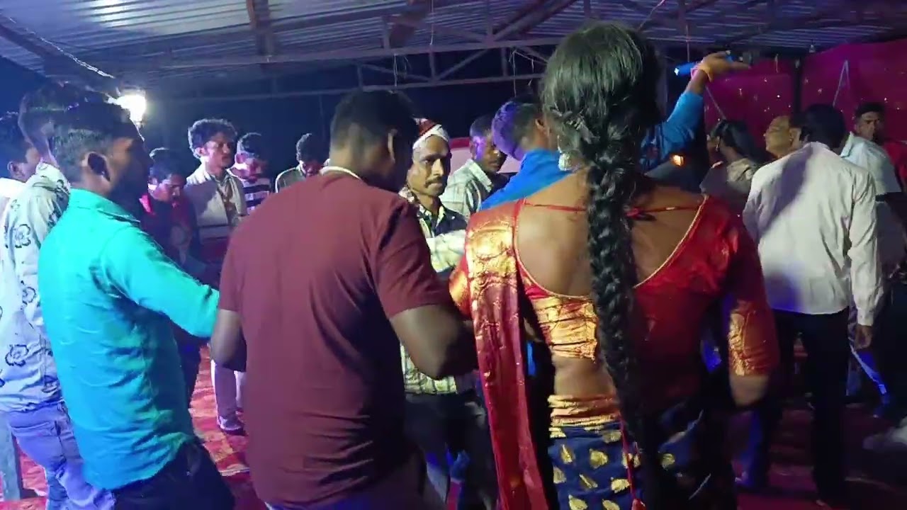  सभी कलाकर लोग नाचतेहुए 